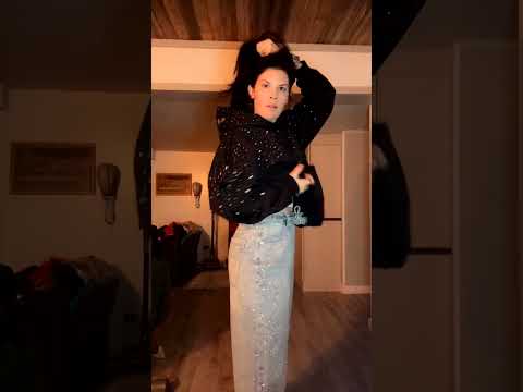 EVERYTHING to know about this AE rhinestone sweatshirt
