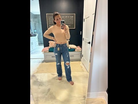 Women's Levi's Straight distressed jeans, you need to size up!