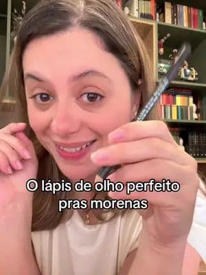 O lápis de olho perfeito pras morenas é esse! @MAC Cosmetics Store eye kohl #tiktokshopbr99 #lapisdeolho #eyekohl #lapisolhomarrom