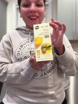 Antes de irme a trabajar 🫒🍋 no puede faltar el Olive & Lemon Dual Shot de BB LAB: aceite de oliva extra virgen y limón en un sobre práctico para llevar. Encuéntralo en mi carrito #BBLAB #OliveLemon #MiRutina #tiktokshop