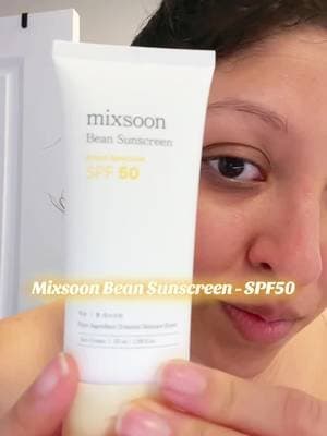This sunscreen does everythingg and the glow is an added bonus ✨ #mixsoon #mixsoonbeansunscreen #sunscreenreview #koreanskincare #glassskin #skincareroutine #sunscreen #spf50pa➕➕➕ #spf50 #gifted @mixsoon
