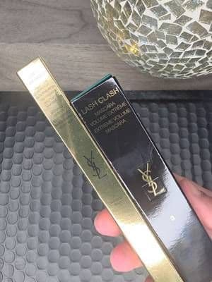 Who doesn't like a pop of colour? I'm obsessed about crazy colours for mascara or eye liners. As a teenager i would wear blue liquid eyeliners with electric blue mascara and I used to love it. I didn't care what ppl would say🤣 This was very kindly gifted by @YSL Beauty I got the green lash crash mascara and black eyeliner( i wish it was green 💚) I'm super excited to try it out. Thank you so much 🎀❤️ #ad #gifted #YSLBEAUTY #MAKEUP #yslstatementpop