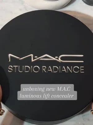 Just received @maccosmetics latest concealer. It’s called the Studio Radiance concealer 24hr Luminous Lift. The texture is super hydrating and med-to-full covg. Will do a proper test and wear review shortly. #macstudioradiance #maccosmeticsmiddleeast #dotswipeglow #iwearmac #unboxingvideo #prpackage