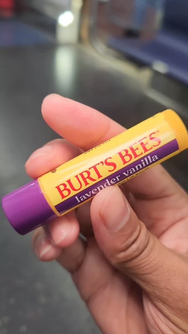 Soft lips for a soft life.
P R O D U C T S 👇🏽
🐝 @burtsbees lavender vanilla lip balm, sweet strawberry lip milk, toa