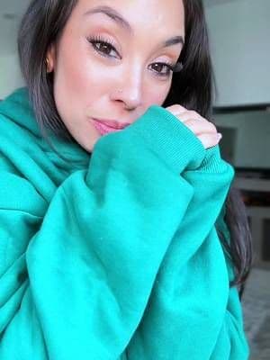 I love this teal color so much now I kinda wanna buy everything in teal. How is this color so perfect? Clearly all of you guys understood too because it’s sold out right now!! 😆 I love cozy hoodies for fall! #comfrthoodie #comfrt #ttsfashionfam #newarrivalssurge #superbrandclub #viralontiktokshop #tiktokshopcreatorpicks #autumnliving