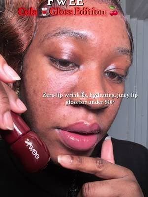 This gloss literally irons out lip 👄 wrinkles!! My lips went from dry to glazed, syrupy shine in 2 seconds. #fwee #tik