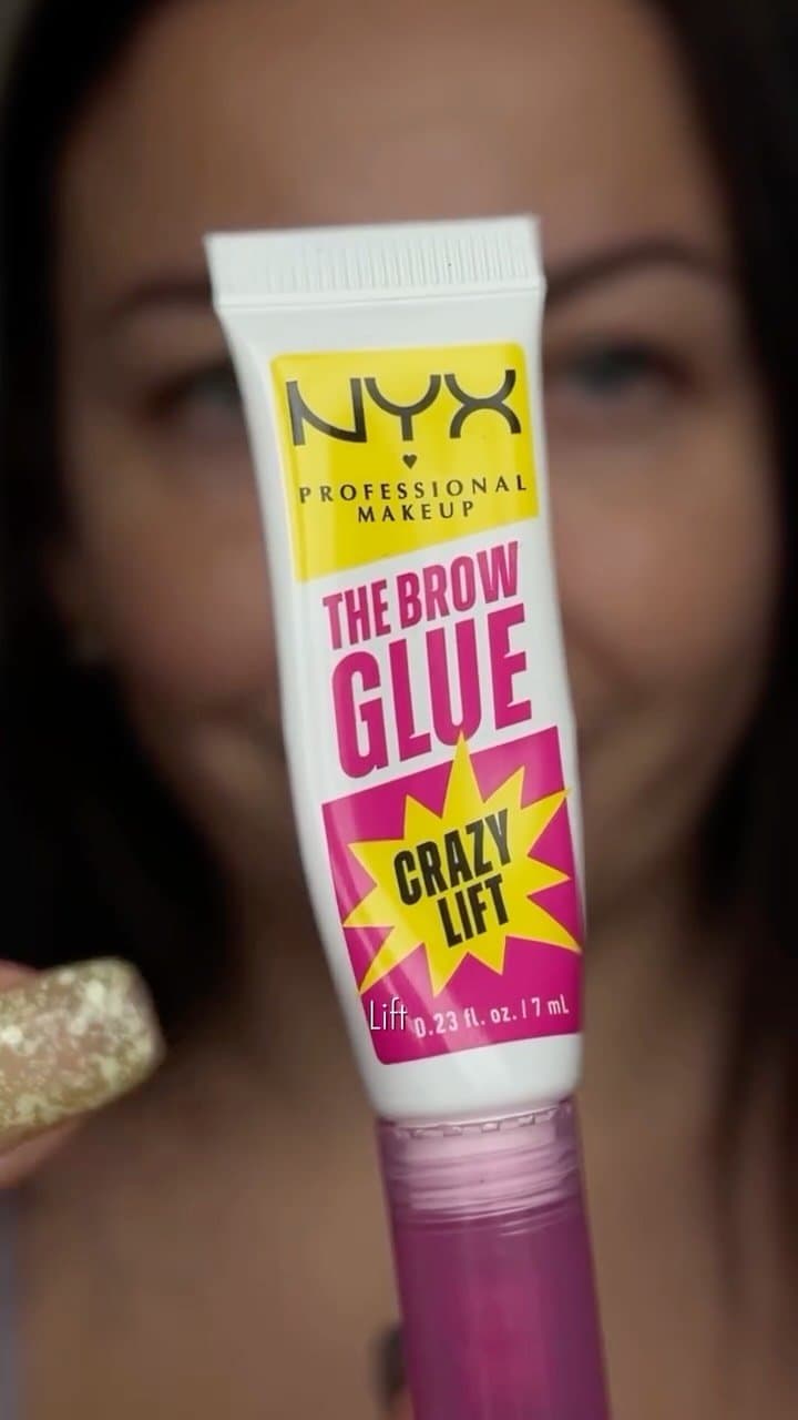 #AD Shooting days can be LONG… but my brows don’t need to show it 🎬✨
I’ve been putting the NYX The Brow Glue Crazy Lif
