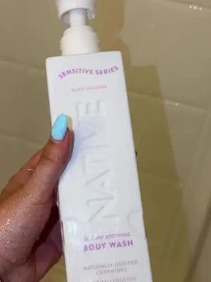 They sent me this product and the truth is what a satisfaction, the smell is divine and makes a lot of foam, I love that it is super easy to apply ๐๐ฎโ๐จ๐ฏ @influenster @Native #complimentary #giftedbynative #onlyattarget #nativesensitivejasminebodywash
