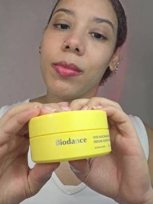 @Biodance Store US 🌟 Brightens the look of the under-eye area 👀 Helps improve the appearance of dark circles 💧 Provides hydration to the delicate eye area ✨ Helps dull-looking skin appear more radiant 🌸 Helps create a more even-looking skin tone 💕 Leaves the under-eye area looking fresher and more awake 🧴 Helps support the skin barrier through hydration 💦 Gives the skin a plumper, smoother-looking appearance 🌿 Soothes the look of tired-looking under-eyes ✨ Great for a quick morning pick-me-up before makeup. #biodance #niacinamide #tiktokshopcreatorpicks