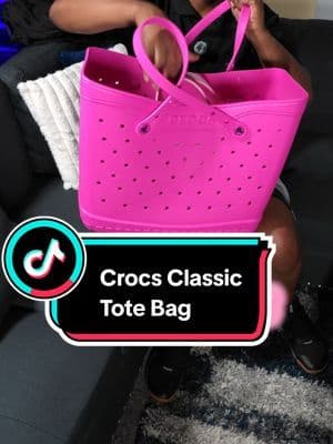 Crocs tote bag for everything! #crocsgang #crocs #totebag #tiktokshoptopcreatorpicks #ttsdelightnow #ttslevelup #giftguide #aprilmademebuyit #picnicbag #beachbag