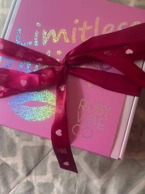 Unboxing @Ruby Vibe Co first #PRBox #unboxing #unboxingmakeup #makeup #rubyvibeco LINK: https://rubyvibeco.com/?c=MELGA