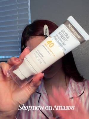 #AD Un indispensable en tu rutina de skincare es usar protector solar todos los días ☀️ Hoy te muestro el Neutrogena Ultra Sheer Invisible Gel Face SPF 40 Sunscreen: totalmente transparente, sin residuos blancos y con acabado mate. Además, funciona como primer antes del maquillaje ✨ Shop now on Amazon @NEUTROGENA®️ @Amazon #UltraSheerSunscreen #ad