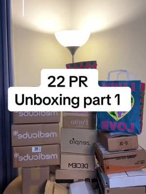 Let’s unbox 22 PR packages 📦 #pr #prunboxing #prhaul #trending #fyp @medicube global @Dr Melaxin® @meality_official @moev_global @by juccy @LUSH