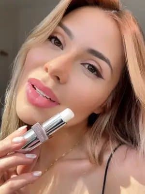 @pradabeauty lips? Yes, please. πβ¨ #giftedbypradabeauty I got to try all four shades of the new Prada Light Glowing Lip Oil Stick β and they are as luxurious as they look: π€ White β sheer with a silver-gold glow that catches the light like magic πΈ Rose β vibrant candy pink, fresh and playful π Pink β a natural rosewood blush with a dewy glow π« Brown β soft, warm, and subtly radiant Each one is infused with hydration and micro-pearls that give your lips that refined shine β skincare meets couture beauty. And my personal favorite? White. So unexpectedly stunning with its holographic effect β totally different and so chic. β¨ #PradaBeauty #PradaBalm #PradaMakeup #luxurylipstick #glowylips #hydratinglipoil #beautyreels #pradaglow #ugccontentcreator #ugccreator #ugc #ugcbeauty #beauty #beautycreator #bostonblogger #bostonbloggers