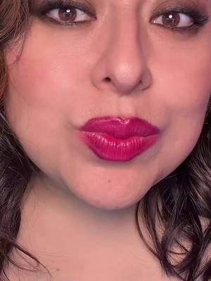 The @Aora Makeup US Lip Duo in Plum Fresco is that perfect vibrant plum for fall and winter, rich, moisturizing, and insanely pretty on the lips. It comes as a pair, the color payoff is gorgeous, and the formula feels like a buttery balm. Plus, Aora is plastic-free, eco-friendly, and their colors always hit. And yes, it’s on sale right now for Black Friday. 💄✨ #hotlikemexico #aoramakeup #tiktokshopblackfriday #viralmakeup #lipstick