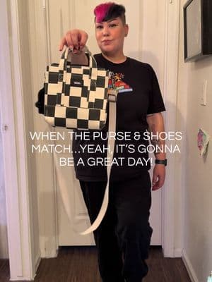 When your @vans purse and shoes match you just know it’s going to be a good day 😌 obsessed with this vans checkerboard set. comfy, easy to style, and goes with literally everything! #vans #checkered #casualoutfits #tiktokshopsparkcreator #greenish