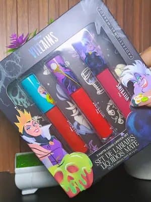 set de 3 Labiales de Disney Villanas tonos super hermosos #labiales #villanas #disney #creadordecontenido #tiktokshop