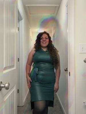 Aquí en la tienda tienen varios colores su camisa es buena y súper estira #tiktokshop #vestido #good #dress #tiktokholidayhaul