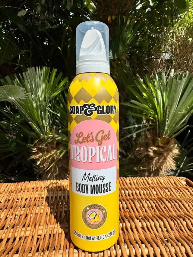 #AD ✨ The Soap & Glory Let’s Get Tropical Melting Body Mousse is giving me serious holiday vibes right now. Think juicy pineapple, creamy coconut and bright citrus wrapped up in one fluffy, cloud-like mousse. The texture feels so light and airy, but melts effortlessly into the skin, leaving it feeling soft, nourished and beautifully smooth without any greasy feeling. I’ve been loving layering it into my summer body care routine, especially when I want that fresh, tropical scent that instantly transports me somewhere sunny 🍍🥥✨ If you’re a fan of fruity, feel-good fragrances, this one deserves a place in your summer stash 💛 @Soap & Glory #SoapAndGloryCollective #MeltingMousse #glow_with_ania