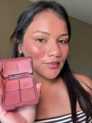 ¡Por fin llegó! ✨ Hoy les muestro el unboxing de este hermoso producto de Huda Beauty y mis primeras impresiones después de probarlo. Me encantó la presentación y cómo se ve al aplicarlo. 💖 Si quieren conseguirlo, pueden comprarlo desde el enlace de mi bio.¡Gracias por apoyar mi contenido! ✨ @hudabeauty #AD #hudabeauties #hudabeauty #unboxing