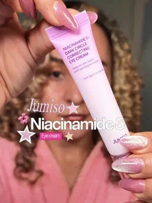 Tienes ojeras oscuras ? O se te hacen bolsitas ? @Jumiso Global tiene un nuevo contorno de ojos que soluciona no uno sino 3 problemas de ojeras. Qué esperas para probarlo ? #jumiso #niacinamideeyecream #skinforReal #ambassador