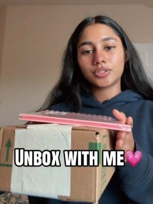 Unbox with me🫶🏽 @bynewcell_official #unbox #pr #packages #unboxwithme #skincare