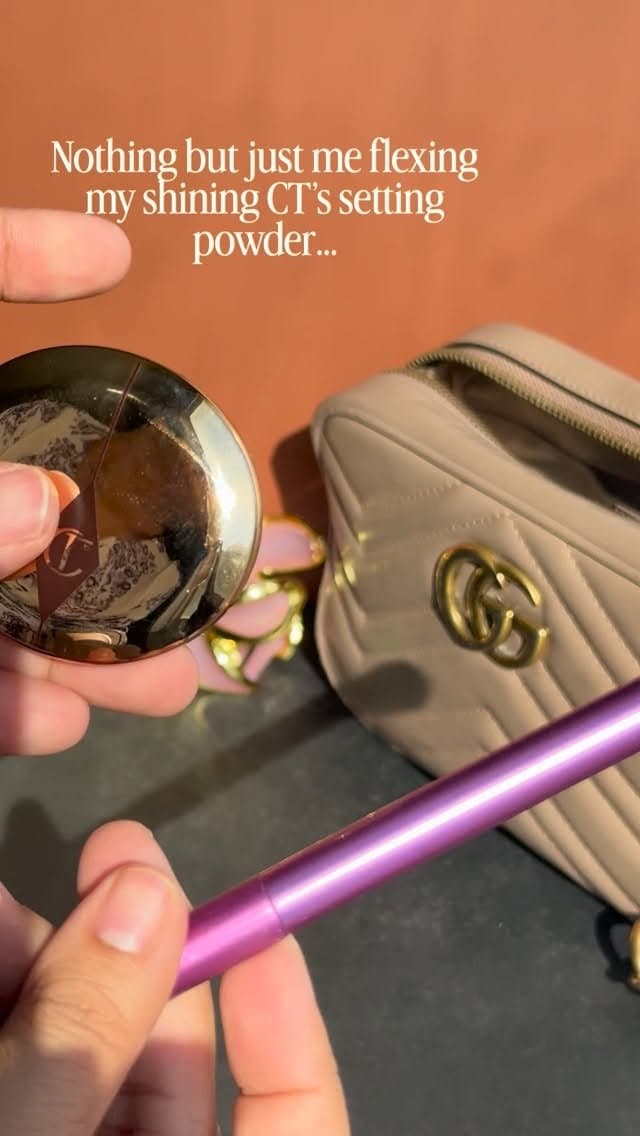 The ultimate handbag essential for that instant, red-carpet blur. ๐ฅโจ
if you arenโt setting your makeup with the Airbru