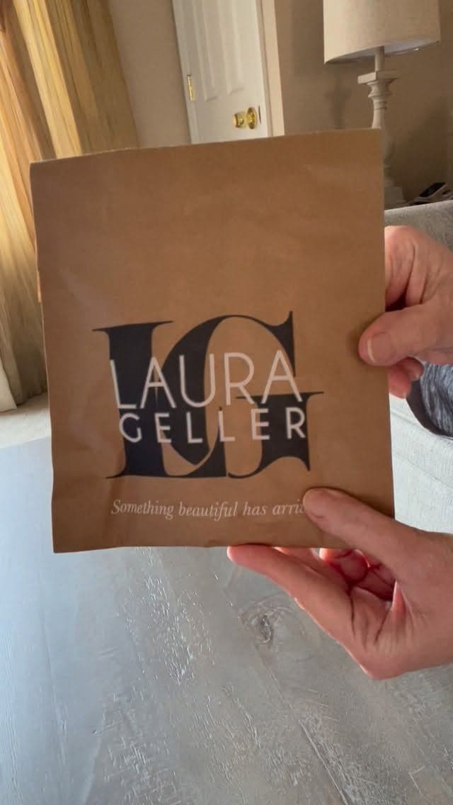 #gifted Thank you @lauragellerbeauty for this lovely hydrating tinted lip balm. I love the ‘In The Buff’ shade…it’s a sl