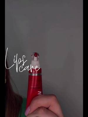 Hydrated glossy lips in seconds ✨💋 @Vaseline #GlowGettersUK#VaselineGlowGettersUKe #ad Have you tried the new Vaseline Gluta-Hya Lip Serum Gloss? 👀✨