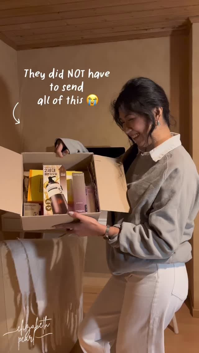 When your skincare friends don’t gatekeep and the box shows up HEAVY 😭
Not me questioning if receiving this much is ev