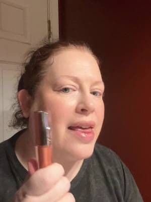 I didn’t do anything… so why do my lips look like this?? 😳✨ one swipe changed everything. #tiktokshopfinds #beautyfinds #glossylips #tiktokshopcreatorpicks #lorealparispartner @loréal paris usa