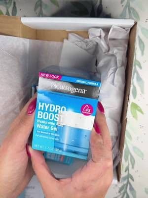 Winter can be exhausting, but your skincare doesn't have to be. Neutrogena Hydro Boost can be the answer to all your hydration needs. Great for every skin type and tone, Hydro Boost's clinically proven gel matrix formula magnifies the power of Hyaluronic Acid to deliver hydration deep within the skin's surface. @Neutrogena #HydroBoostWinterHydration #gifted #microinfluencer #skincare #moisturizer