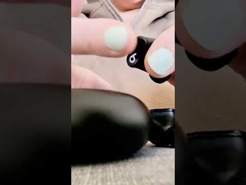 These earbuds have actual push buttons and it's such a game changer #beatsstudio #earbudreview