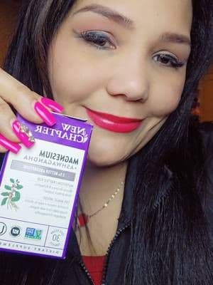> ¿Sientes que el estrés no te deja descansar? 🧘♀️✨ Probé este Magnesio de @NewChapter y el cambio es REAL. No es cualquier magnesio, es Bisglicinato (se absorbe 2.5x mejor) + Ashwagandha orgánica para calmar el cortisol. Mi cuerpo y mi mente me lo agradecen. 🙌 @New Chapter Inc > 🛒 Consíguelo aquí abajo en el carrito naranja antes de que se agote. > #TikTokShop #Magnesio #Ashwagandha #Bienestar #SuplementosNaturales Opción B: Enfocada en Curiosidad (Más "Viral") Por fin encuentras el suplemento que SÍ funciona. 👋 Adiós al cansancio acumulado. El combo Magnesio + Ashwagandha es el "hack" que no sabías que necesitabas. 100% Vegano y Non-GMO. 🌿 > 👇 Dale clic al carrito para ver si todavía tienen stock.