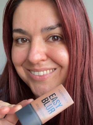 When the foundation shade is just too dark, you adapt ✨ I received this product for free as a gift from Huda Beauty in exchange for an honest review. The lightest shade available at the time was still deeper than my skin tone, so I mixed a small amount with moisturiser and really liked the result. It gave a subtle, natural tan effect without looking heavy. The formula blends beautifully, feels lightweight on the skin, and is very easy to apply. I’d definitely use it again, just in my correct shade next time. Did you like the before and after at the end of the video? @Huda Beauty #ad #hudabeauty #foundationreview #easyblur #glow_with_ania