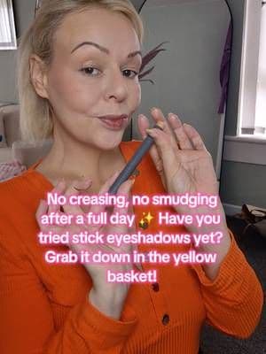 Testing out the @Wonderskin IYKYK Eyeshadow Stick to see if it actually lasts 20 hours without creasing or fading ✨ First impressions are in! Tap the yellow basket below to grab yours 👇 #TikTokMadeMeBuyIt #dealdrops