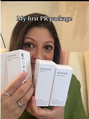 As a small content creator, this is a BIG win for me. I am so grateful for receiving this pr package - Thank you @mixsoon for sending me these amazing products! Cannot wait to try these and share my experience! ✨ #prpackage #prpackageunboxing #microinfluencertiktok #gifted #tiktokgrowth #mixsoon #gifted #firstprpackage #smallcreator #fypシ #viraltiktok #fypage