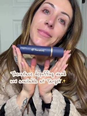 Okay this is actually worth the hype… the TheraFace Depuffing Wand uses cold + heat to visibly depuff and wake up your skin in minutes. I love the cold option first thing in the morning. Perfect for mornings or pre-makeup 🤍 now available at Target! @target @Therabody @therabody beauty #ad #therabodypartner