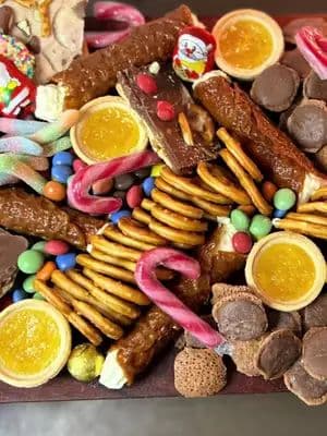 Need a last minute sweets platter for christmas for under $30? Run to aldi! In a year where Australians are focused on c