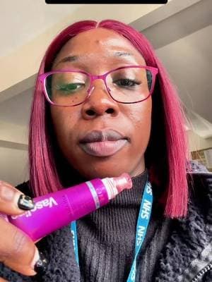 I I love to top up my lipgloss and enjoy how hydrated my lips feels every time. @Vaseline @Vaseline Gluta-hya lip gloss keeps me going. Goodbye chapped lips, especially in the winter. #VaselineGlowGettersUK #VaselineGlutaHyaRefresh #AD