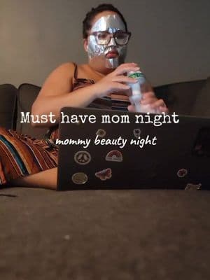 #GiftedByEstéeLauder @Estée Lauder Advanced Night Repair Concentrated Recovery PowerFoilMask Leaves your skin feeling so smooth and soft after just one use. This is a must have for my weekly selfcare/beauty night! How to you refresh mamas?!?! #skincare #facemask #foilfacemask #esteelauder #luxuryskincare #beautyroutine #antiagingskincare #antiaging #momofthree #motherhood #momlife #winedown