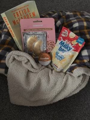 Everyone deserves a boo basket 👻🧺 A book 📚, candle 🕯, sweet treat 🍫 & some self care 🥰 not forgetting the vaseline lip tin 🫶 #VaselineGlowGettersUK #AD #VaselineBooBasket @Vaseline