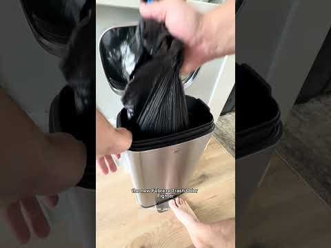 #febreze_partner josh said "what IS that smell" .. sir it was the kids 😭 fall kitchen reset starts with the trash. the