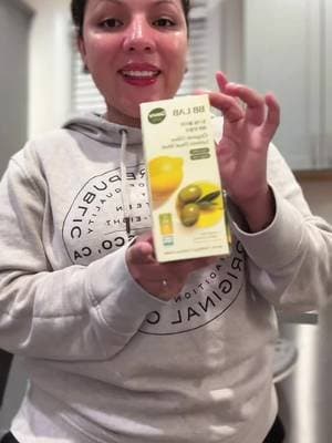 Aceite de oliva y limón en un solo stick 🍋🫒 El Organic Olive & Lemon Dual Shot de BB LAB combina aceite de oliva extra virgen prensado en frío y jugo de limón NFC en proporción 65:35. ¡Un formato práctico para llevar contigo! #BBLAB #OliveAndLemon #tiktokshop #wellness #kbeauty