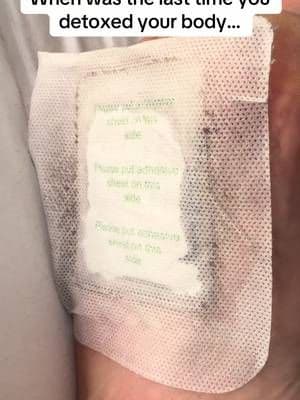 When was the last time your detoxed your body? Me and my partner were more than surprised with the results these foot pads produced 😂😮 #detox #weightworld #selfcare #tiktokmademebuyit #viralshop