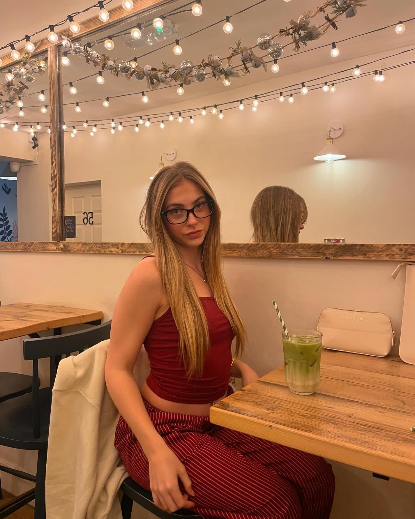 Studying in @prettylittlething ๐๐
#classofplt #plt #gifted #ad #studying #coffedate