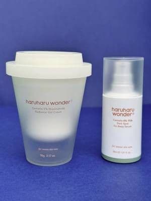 🌿 Haruharu Wonder – The Secret to Radiant, Even-Toned Skin! ✨ #Ad #Gifted I’ve been using these Haruharu Wonder skincare gems for a while now, and I can confidently say - they deliver results! 💙 If you’re looking to fade dark spots, boost radiance, and hydrate without heaviness, this duo deserves a spot in your routine. 💧 Centella 4% TXA Dark Spot Go Away Serum (30ml) → Power-packed for uneven skin tone 🔹 4% Tranexamic Acid (TXA): A clinically proven brightening agent that fades hyperpigmentation and prevents new dark spots. 🔹 Centella Asiatica: Soothes irritation and strengthens the skin barrier. 🔹 Niacinamide: Adds extra brightening and refines skin texture. 🔹 Fast-absorbing, layers beautifully under sunscreen, and leaves no sticky residue - just a healthy, hydrated glow! 🥤 Centella 5% Niacinamide Radiance Gel Cream (90g) → Lightweight, refreshing, and deeply hydrating 🔹 5% Niacinamide: Brightens skin, evens tone, and controls excess oil. 🔹 Centella & Fermented Extracts: Calm redness and strengthen the skin barrier. 🔹 Hyaluronic Acid: Delivers deep hydration without feeling heavy. 🔹 The gel-like texture sinks in instantly, making it perfect for all skin types, including oily & combination skin! 🌟 Why You Need Them? ✅ Brightening & hydrating without irritation ✅ Lightweight & fast-absorbing (no greasy finish!) ✅ Perfect for layering with other skincare ✅ Fragrance-free, cruelty-free & EWG-certified safe ingredients 📌 Want to try them? Get yours from YesStyle and use my code SAFJB5OF for extra savings! 💸 @haruharu wonder @haruharuwonder_influencers @YesStyleInfluencers #haruharu #yesstyle #kbeauty #koreanskincare #glow_with_ania #skincarecommunity #hyperpigmentation #niacinamide #centella #txa #kbeautyreview #skincareobsessed