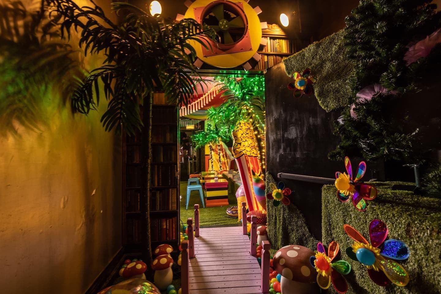 Step into another world at Candyland 🍭 🍬 🍹 @thewonderlandbar
.
.
.
#commercialphotography #photography #productphoto