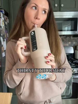 Bottoms up besties 🥂 @HYDROJUG #tiktokshop #tiktokaffiliate #tiktokshopblackfriday #tiktokshopcybermonday #tiktokshopholidaydeals #blackfriday #cybermonday #holidaycountdown #hydrojug