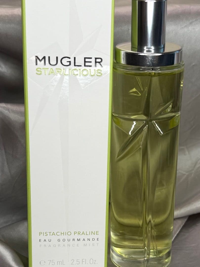 REVIEW: @muglerofficial Starlicious Pistachio Praline hair and body spray
In the bottle I just get a really sweet perfu